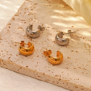 Orecchini A Cerchio Spessi A Forma Di C Acciaio Inossidabile Placcato Oro 18K Cupola Minimalista Semicerchio Lucido Per Donna