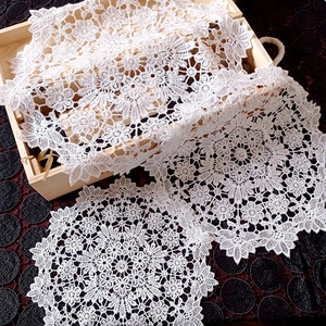 White round lace crochet placemats with floral patterns for table decoration