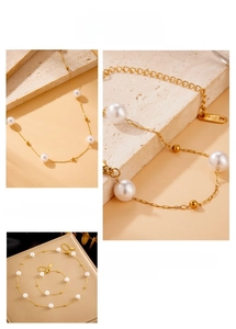 Detailed close-up of 18K gold plated chain with round pearls and K18 metal hallmark tag