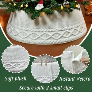 Detailansicht der weißen gestrickten Weihnachtsbaumdecke mit Plüsch und Klettverschluss