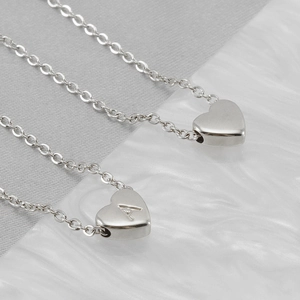 Collier en acier inoxydable avec pendentif cœur et gravure personnalisée de la lettre A