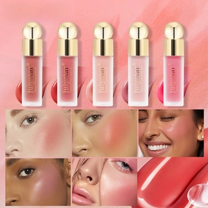Détails de textures de fard à joues liquide et effets maquillage sur divers tons