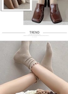 Detail of women's ribbed cotton socks featuring trendy ruffle edges and soft elastic texture
