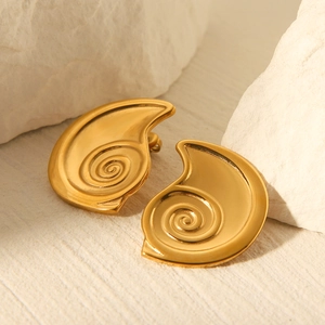 Boucles d'oreilles en acier inoxydable plaqué or 18 carats au design spirale