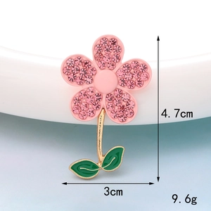 Detailed size view of a pink rhinestone flower brooch measuring 4.7cm by 3.0cm
