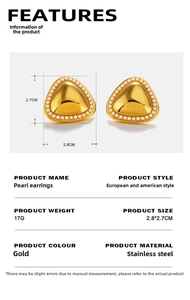 Vue détaillée des boucles d'oreilles triangles dorées avec perles et dimensions