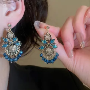 Luxuriöse Vintage-Ohrringe mit blauen Kristalltropfen und funkelnden Quasten für Damen