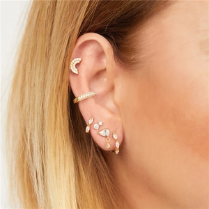 Détails de boucles d'oreilles en argent S925 doré avec pavage en zircons étincelants