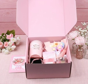Detail view of pink spa gift set with Best Mom Ever tumbler and floral bouquet in a box