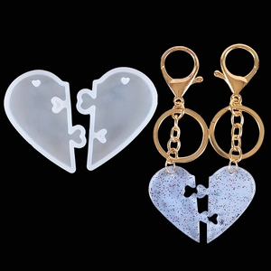 Stampi in silicone puzzle a cuore con portachiavi in resina glitterata e anelli dorati