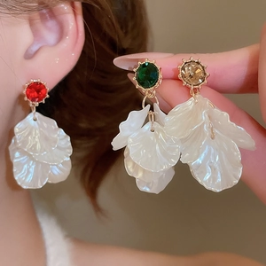 Detail of elegant petal tassel earrings featuring colored gemstones and white resin petals