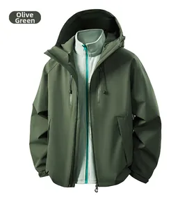 Detail der olivgrünen 3-in-1 Funktionsjacke mit Fleece-Futter und Reißverschlusstaschen
