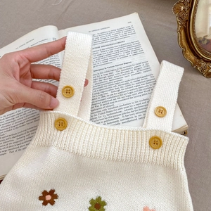 Ensemble barboteuse en tricot pour bébé fille avec broderie florale faite main