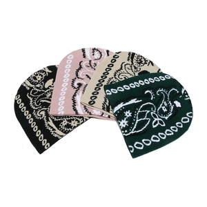 Bonnets tricotés à motif cachemire noir rose beige et vert pour la chaleur d'hiver
