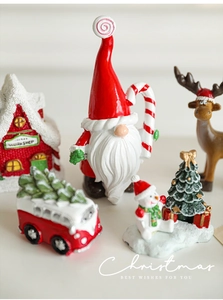 Miniatures de Noël en résine peintes avec gnome, atelier et bonhomme de neige