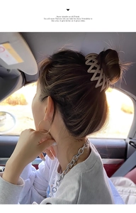 Matte beige bird nest hair clip used to secure a high ponytail in a stylish way