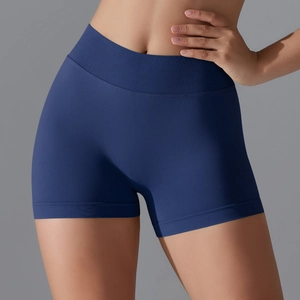 Détail du short de yoga bleu marine sans couture montrant la taille haute côtelée