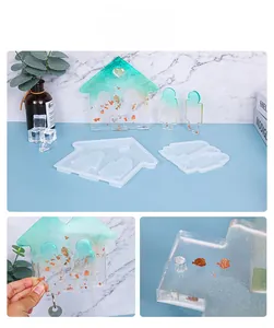Stampo in silicone per portachiavi a forma di casa con resina e dettagli in foglia