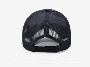 Vue arrière de la casquette filet bleu marine avec détail de sangle arrière réglable