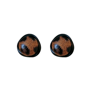 Boucles d'oreilles rondes léopard avec monture noire et texture en similicuir vintage