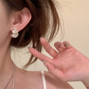 Elegant C-shaped silver needle stud earrings with white pearl flower petals for women