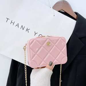 Pink quilted PVC jelly bag with gold flower clasp and chain strap for girls
