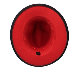 Detailansicht der Fedora-Innenseite mit Etikett aus 65% Baumwolle und 35% Polyester