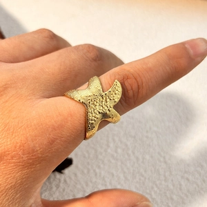 Modischer 18k Gold Seestern Ring aus Edelstahl mit einer einzigartigen Texturierung