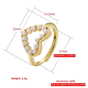 Detailed size specifications for a gold heart-shaped ring with thirteen white pearls