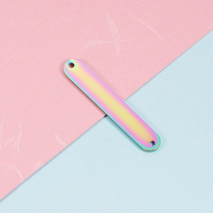 Regenboogkleurige roestvrijstalen rechthoekige staaf hanger met dubbele gaten voor DIY