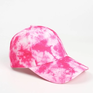 Détail d'une casquette de baseball tie-dye rose et blanche à 6 panneaux avec visière courbée