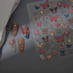 Stickers à ongles 5D papillon doré avec texture métallique et motifs floraux élégants