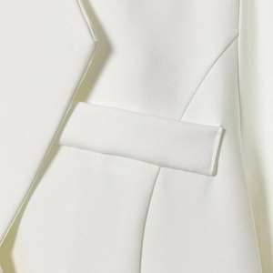 Elegant white blazer suit set with notched lapel and pocket detail for women