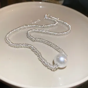 Elegant geometric necklace with high-luster pearl pendant on twisted silver chain