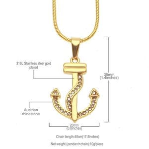 Spécifications détaillées du pendentif ancre dorée avec strass autrichiens