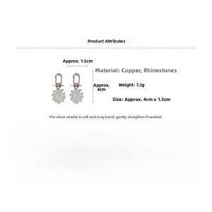 Maßangaben und Materialdetails für Blumenohrringe mit Kristallen und Silbersteckern