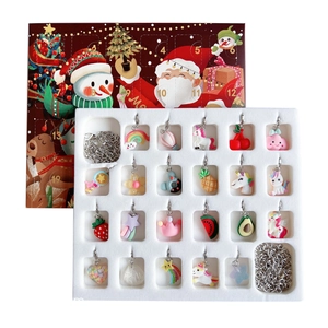 Kerst adventskalender voor kinderen met DIY armbandset, eenhoorn en cartoon bedeltjes