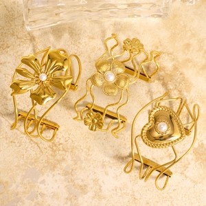 Elegant 18K gold plated stainless steel heart and flower hair clip set with pearls