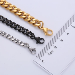 Λεπτομερής σύγκριση αλυσίδων Cuban link 6mm σε χρυσό, μαύρο και ασημί με χάρακα