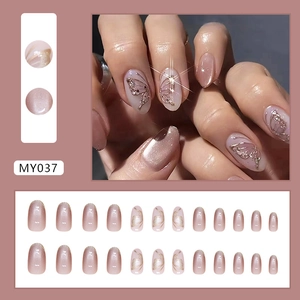 Unghie finte cat-eye con farfalle dorate e finitura ovale scintillante elegante