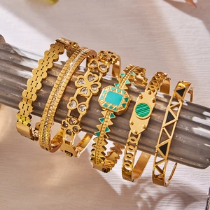 Set of 6 gold 18k plated bangles with green malachite and acrylic geometric designs