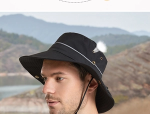 Détail des évents métalliques et du cordon réglable sur le chapeau de soleil noir