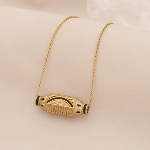 Collana dorata con ciondolo rettangolare WILL e smalto su sfondo in tessuto beige