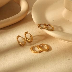 Ensemble de trois paires de créoles en acier inoxydable plaqué or 18 carats et zircone