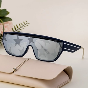 Fashionable square frame oversized sunglasses with star pattern and leather case