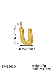 Detailed size specifications for a gold-plated letter U pendant made of stainless steel