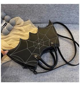 Halloween Fledermaus Form PU Leder Umhängetasche mit Spinnennetz Design und Schultergurt