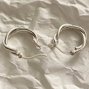 Macro shot of 925 sterling silver hoop earrings with twisted rope texture details