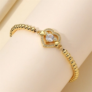 Bracelet à perles dorées ajustable avec breloque cœur et zircons scintillants sertis