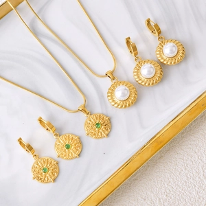 Stainless steel jewelry set featuring pearl and green agate pendants in 18k gold plating